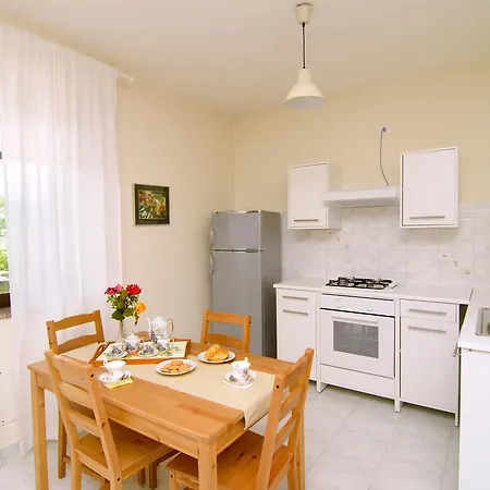 아파트 Casa Ida 아셰아